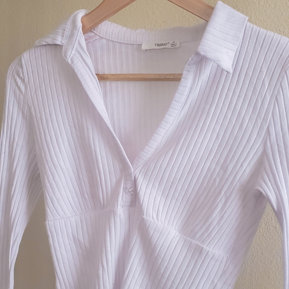 ☀️ TIMING Ribbed V-Neck Top - Picture 4 of 4